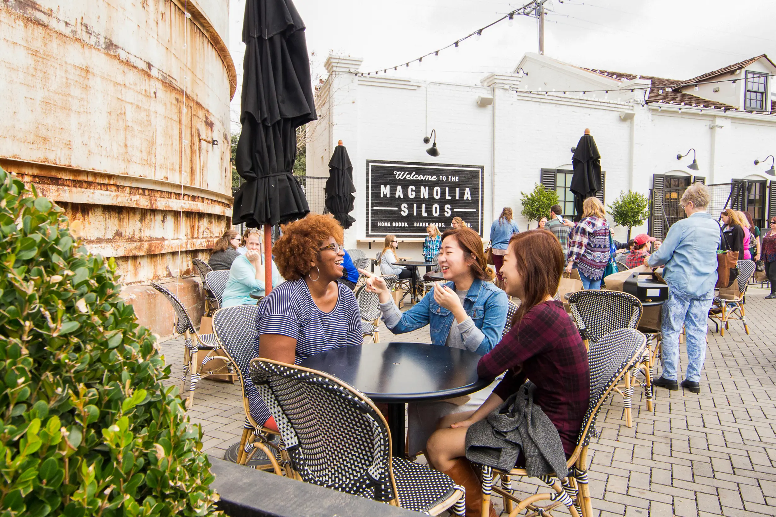 dg-waco-004 Diners at Magnolia Silos in Waco Texas